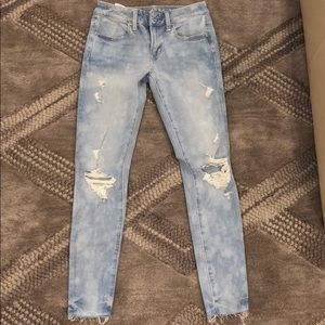 Light washed distressed jeans